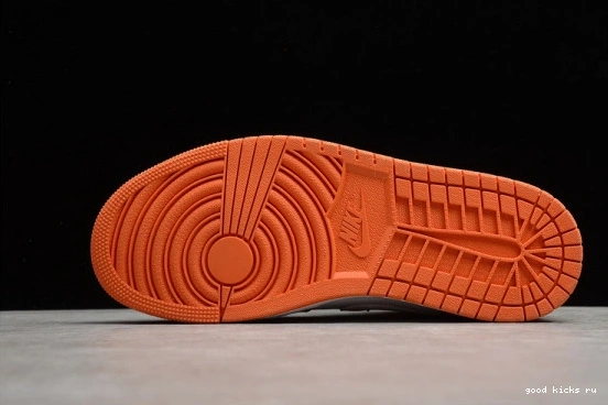 DM3531-800 DM3531-800 1 Mid Jordan Orange Metallic 0316